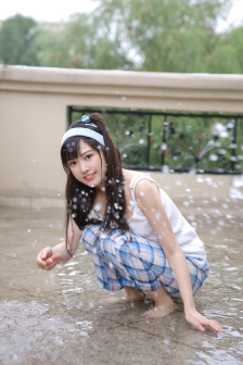宝宝桌子上都是你的水